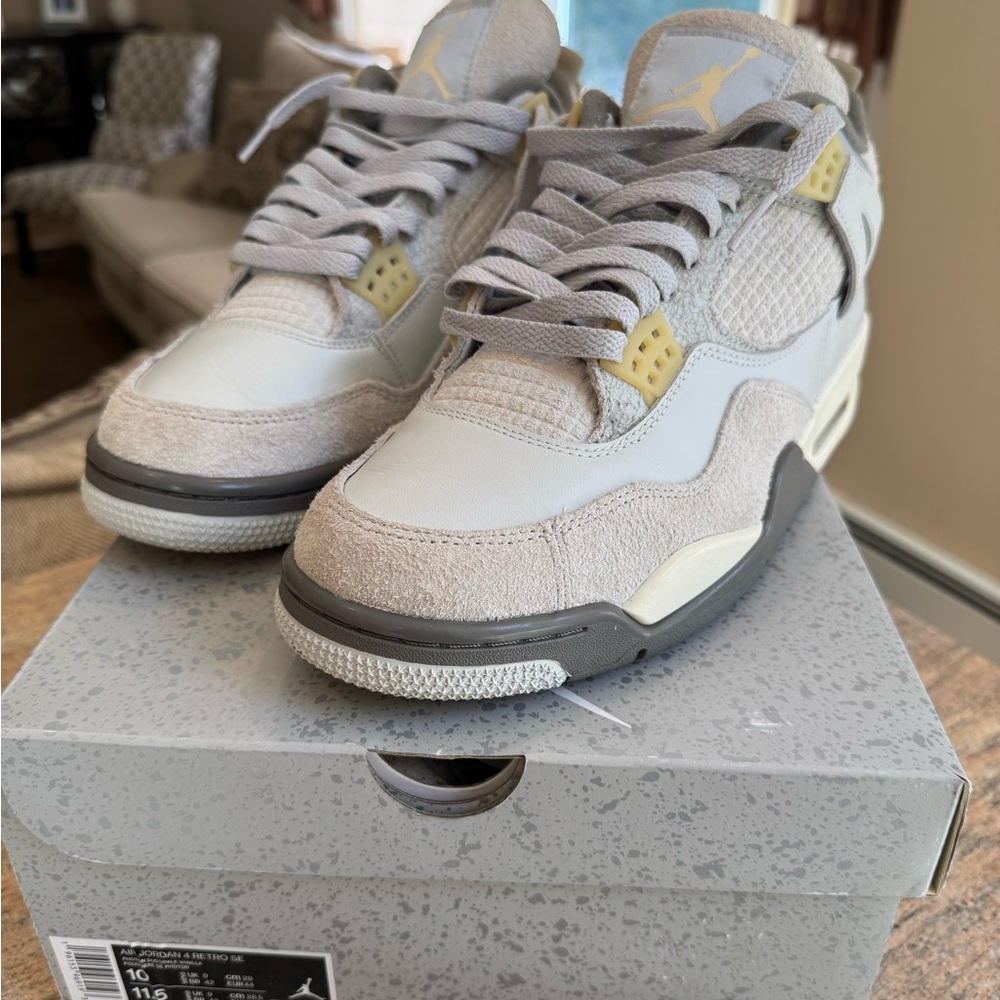 Men’s Air Jordan 4 Retro SE Photon Dust/Pale Vanilla Sneakers